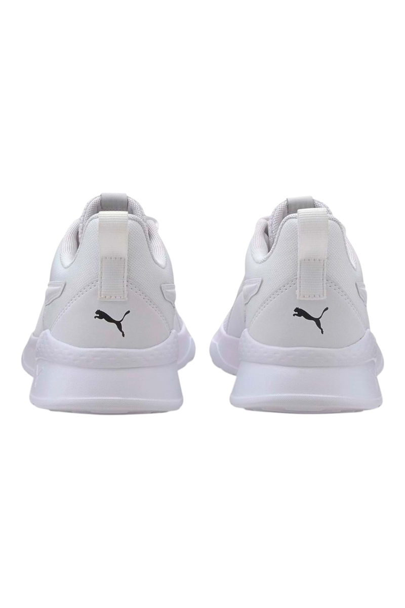 Sporline PUMA Anzarun Lite beyaz spor ayakkabı, topuk kısmında siyah PUMA Cat logolu arka görünüm