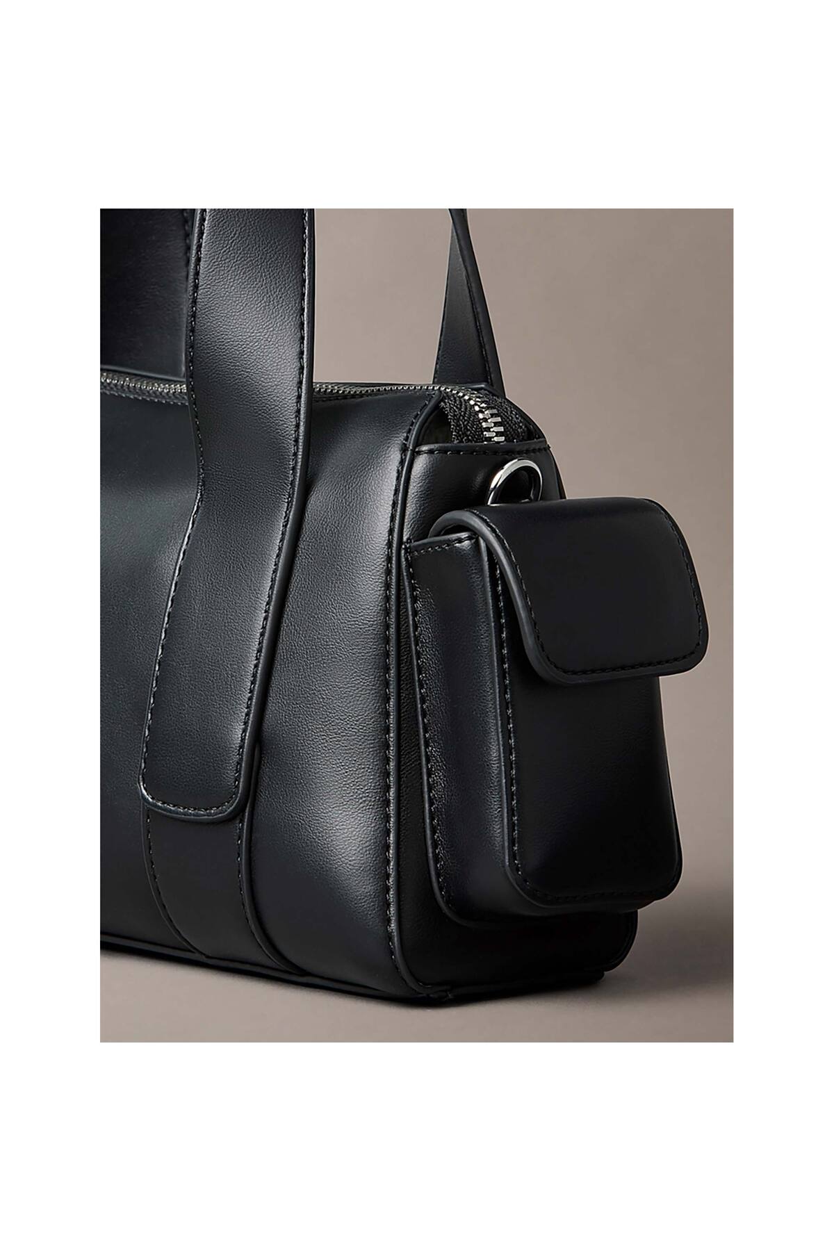 Calvin Klein Webbing Strap Pocket Bag Kadın Omuz Çantası LV04F3291G - Siyah