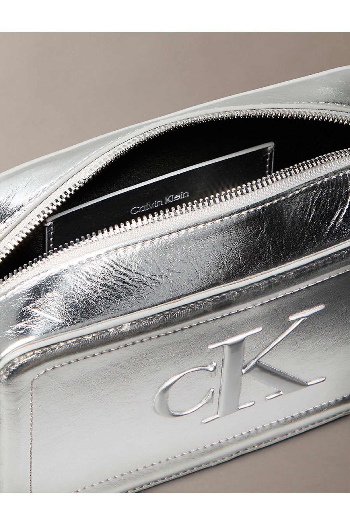 Calvin Klein Bold CK Metallic Camera Bag Kadın Omuz Çantası LV04F3331G - Çok Renkli