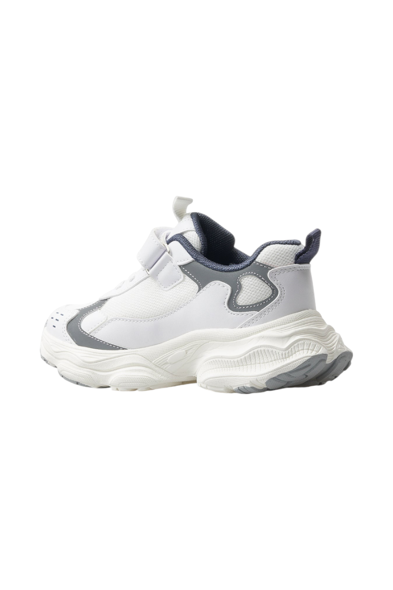 Sporline Vicco beyaz çocuk sneaker, mikrofiber ve suni deri detaylı, kalın tabanlı spor ayakkabı.