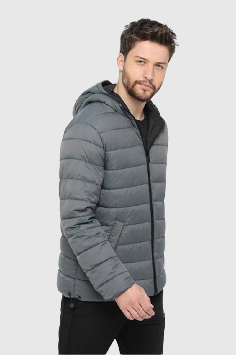 Sporline Lumberjack ML Lucas 1N55 siyah renkli, kapüşonlu, %100 polyester dolgulu erkek şişme mont