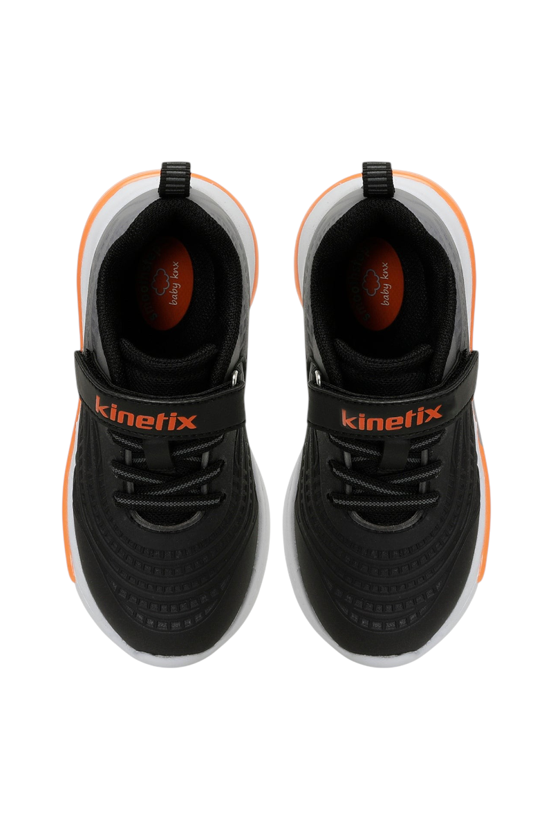 Sporline Kinetix 6P Kensal siyah ve turuncu detaylı çocuk sneaker, EVA ve PVC malzemeli üstten görünüm