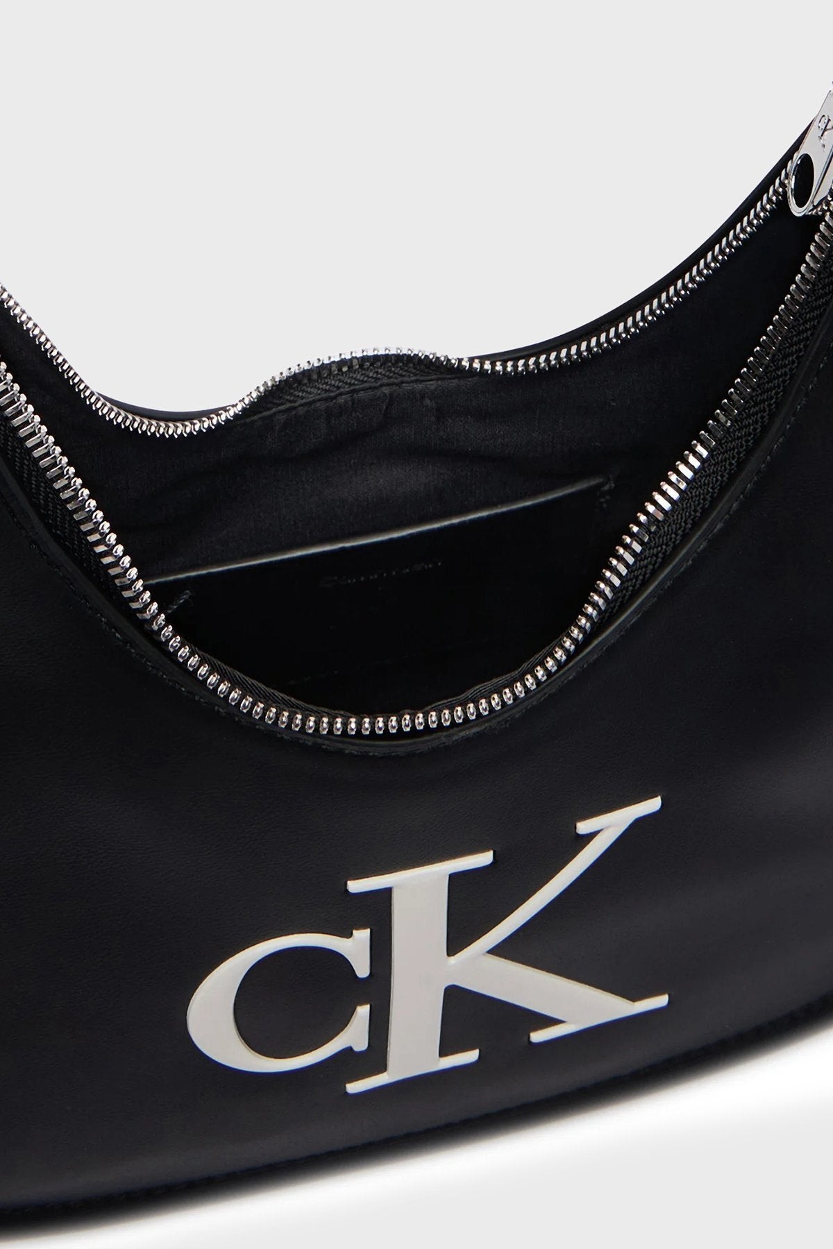 Calvin Klein Bold CK Small Crescent Bag Kadın Omuz Çantası LV04F3561G - Siyah