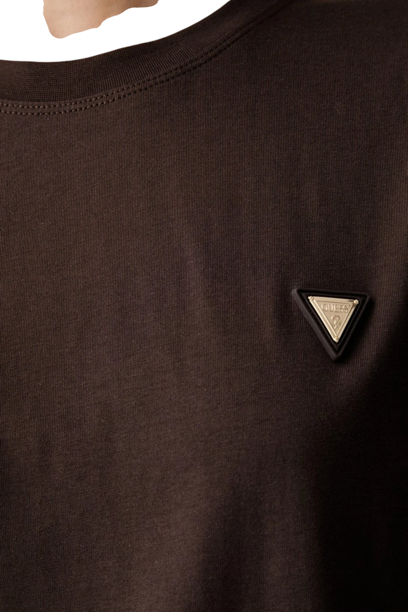 Sporline Guess Colette kahverengi %100 pamuklu, bisiklet yaka, göğüs kısmında üçgen logolu kadın boxy t-shirt
