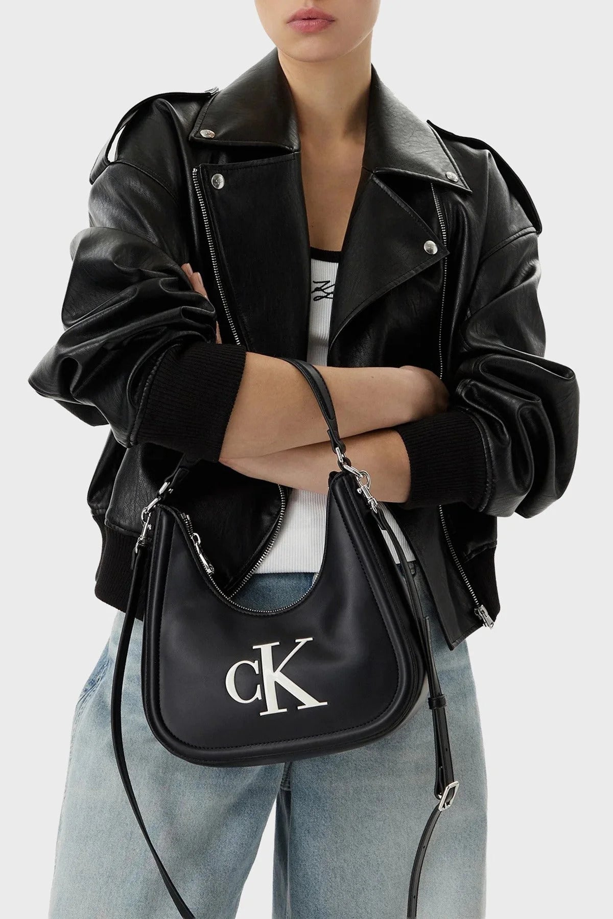 Calvin Klein Bold CK Small Crescent Bag Kadın Omuz Çantası LV04F3561G - Siyah