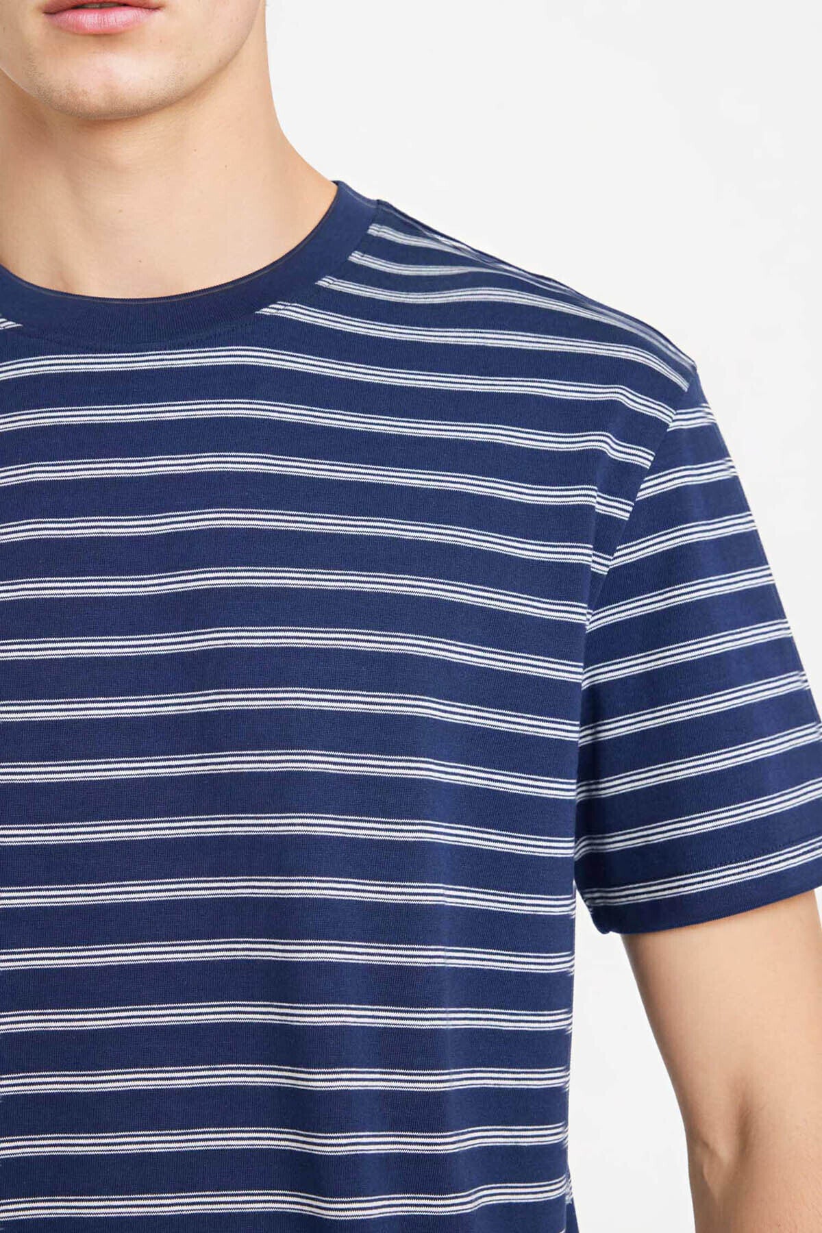 DeFacto Erkek Çizgili T-Shirt F9674AX - Koyu Lacivert