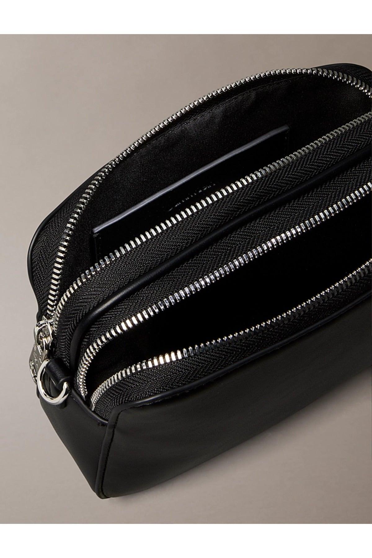 Calvin Klein Webbing Double Strap Camera Bag Kadın Omuz Çantası LV04F3165G - Siyah