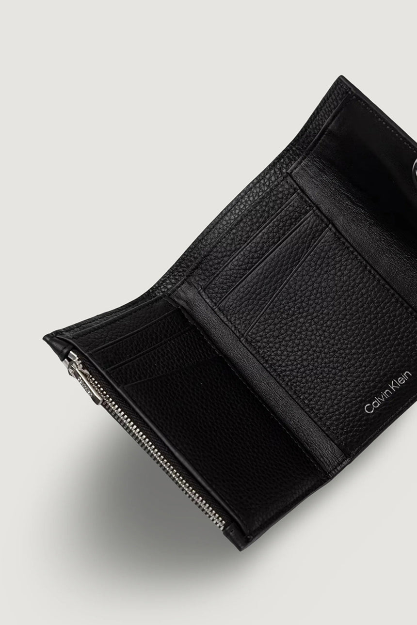 Calvin Klein Kadın ROUND HW PEBBLE TRIFOLD LV04F1225G - Siyah