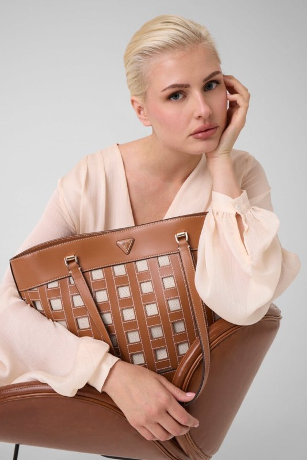 Guess Frankie Girlfriend Kadın Tote El Çantası HWWG9736220 - Kahverengi