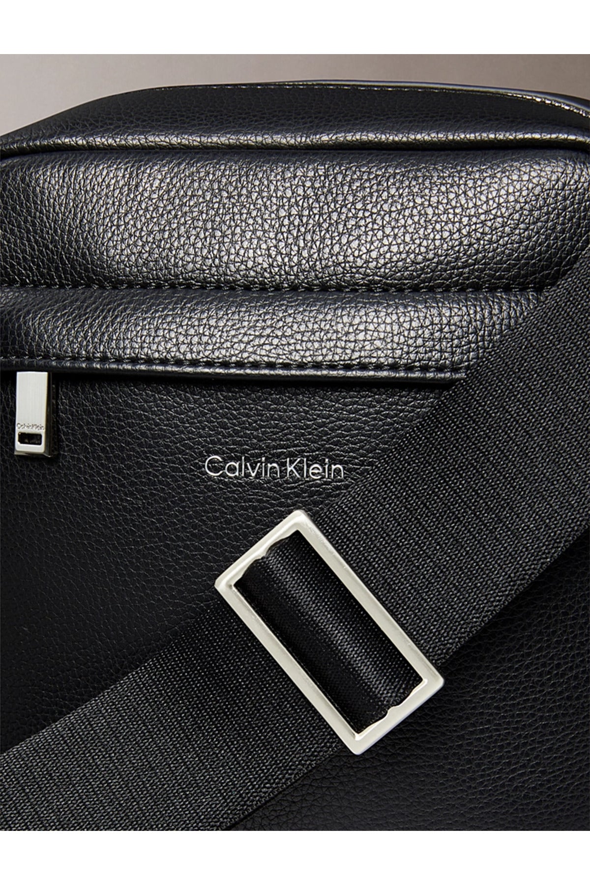 Calvin Klein Raised Reporter Erkek Postacı Çantası LV04D3160G - Siyah
