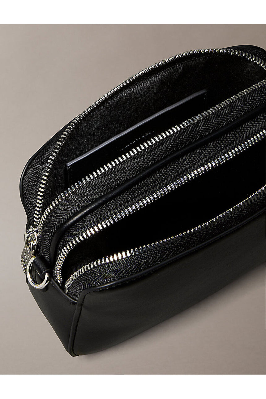 Calvin Klein Kadın WEBBING DOUBLE STRAP CAMERA BAG LV04F3165G - Siyah