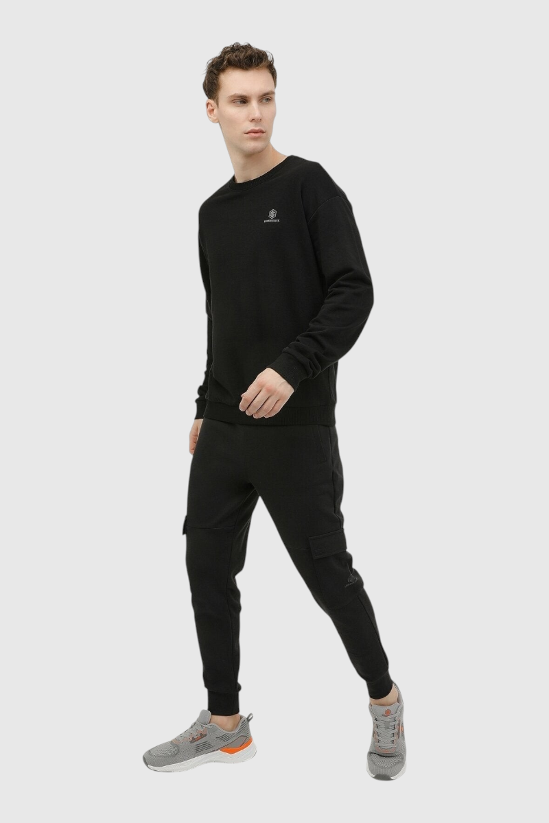 Sporline Lumberjack siyah regular kesim erkek sweatshirt giyen model