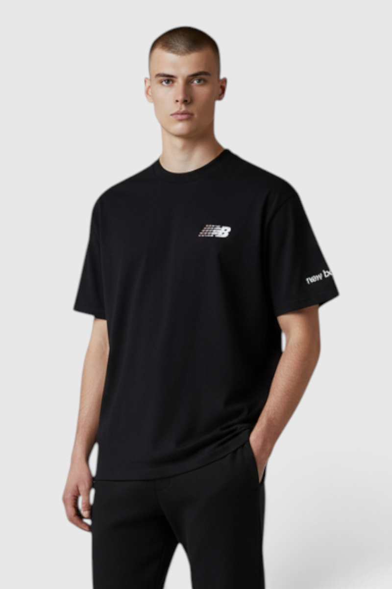 Sporline New Balance siyah regular kesim erkek tişört giyen model