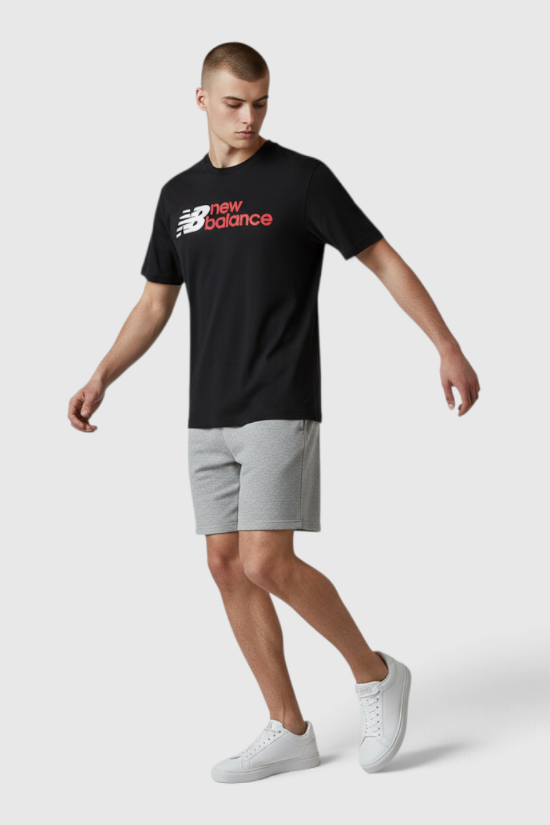 Sporline New Balance siyah regular kesim erkek tişört giyen model