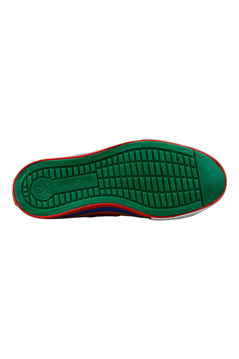 Sporline Benetton kırmızı kanvas kadın sneaker ayakkabının yeşil kauçuk taban detayı