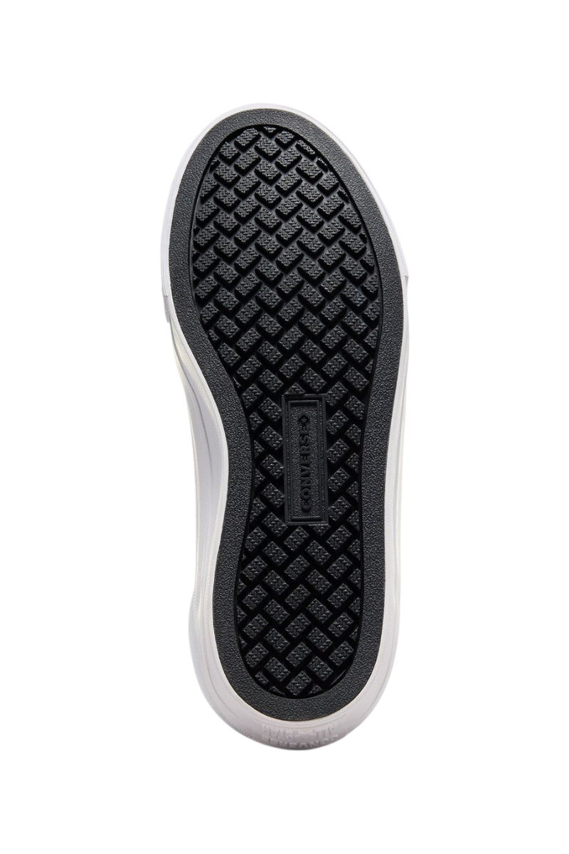 Sporline Converse beyaz sneaker ayakkabının siyah kauçuk taban detayı