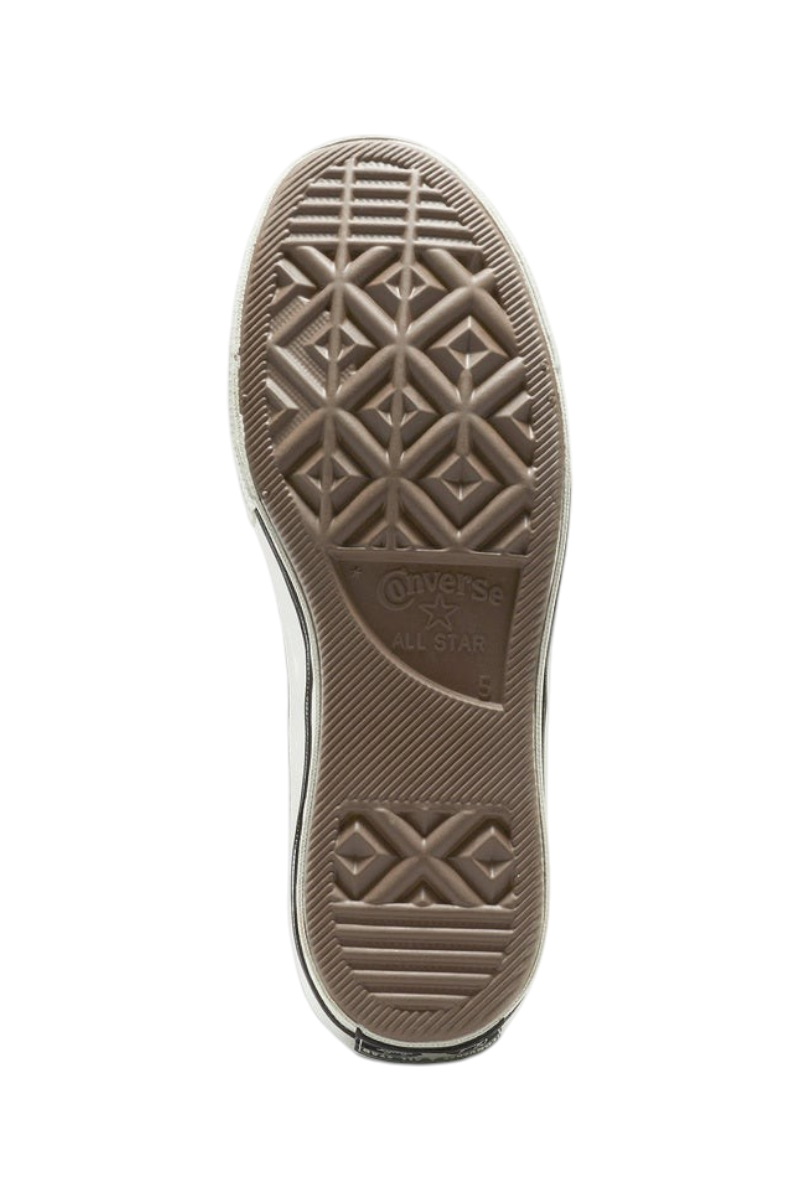 Sporline Converse Chuck 70 spor ayakkabının kahverengi kauçuk dış taban deseni ve All Star logosu