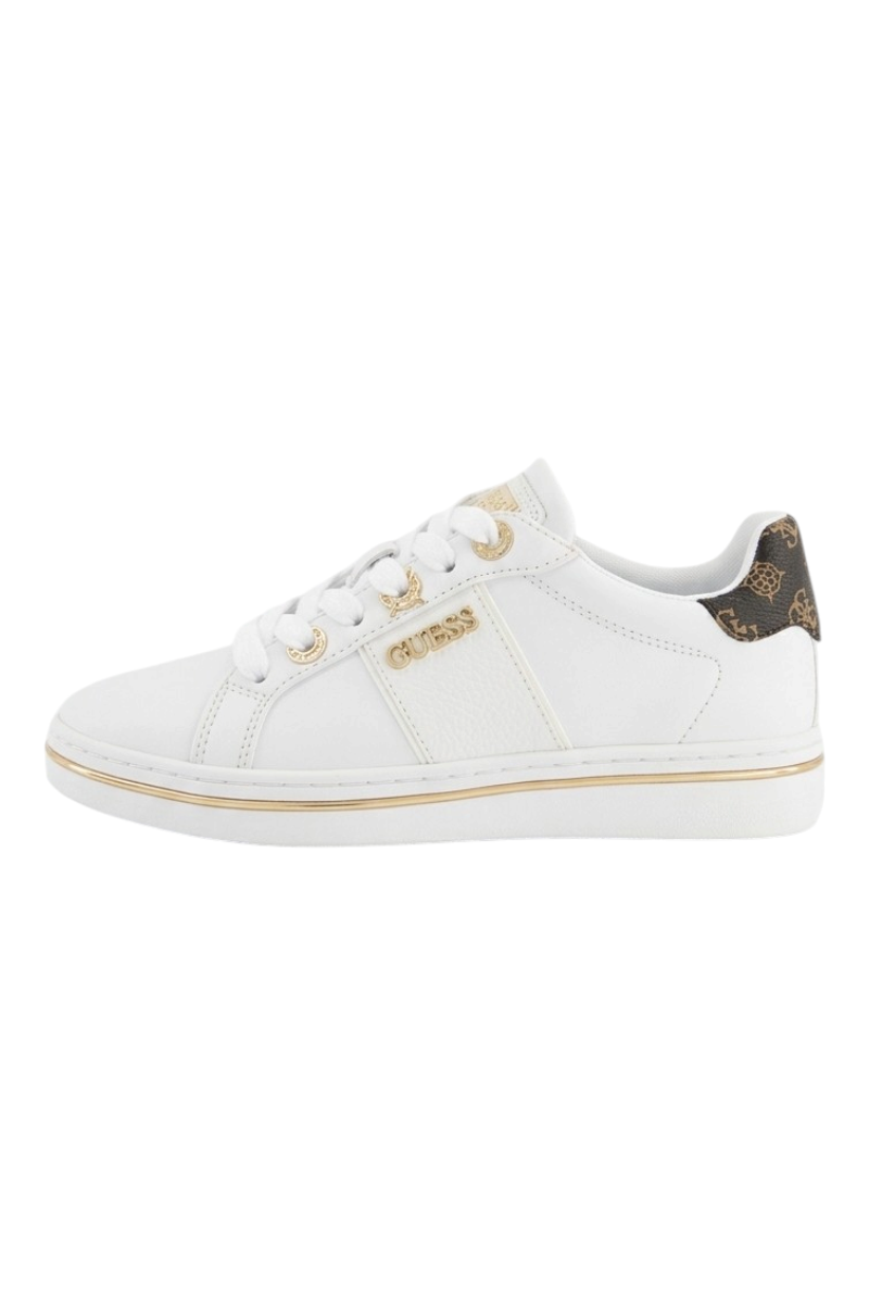 Sporline Guess kadın beyaz tekstil sneaker, yan kısımlarında altın detaylar ve topukta logo baskılı tasarım