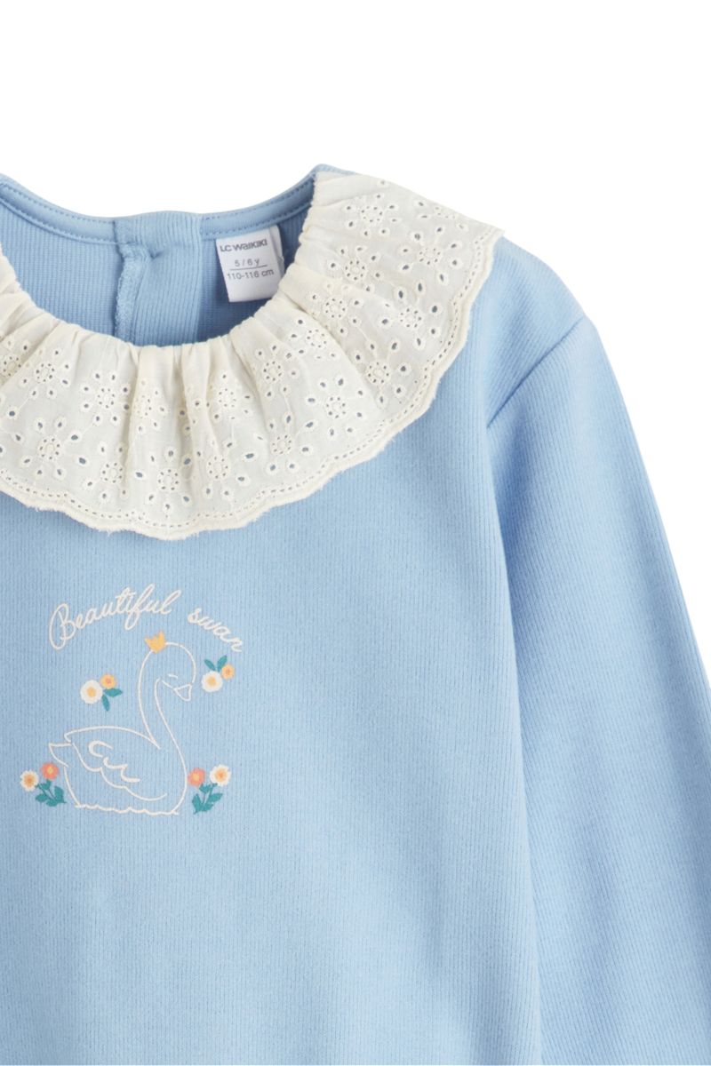 Sporline LC Waikiki pastel mavi renkli, yakası dantel detaylı ve kuğu baskılı çocuk sweatshirt