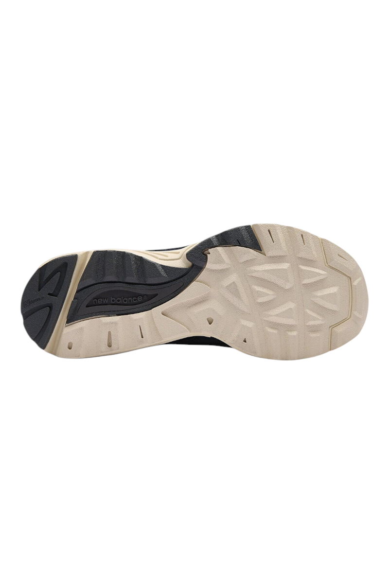 Sporline New Balance CM878NV1 lacivert spor ayakkabının bej ve siyah renkli kauçuk dış taban detayı