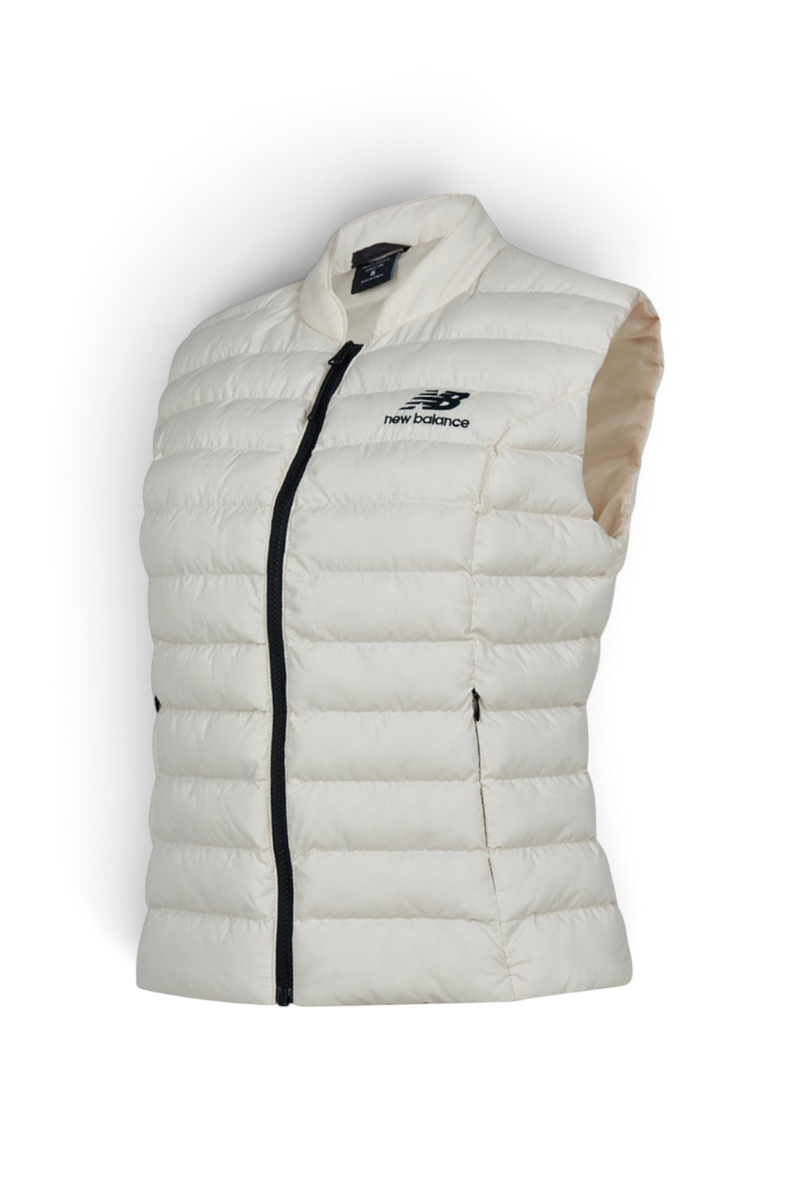 Sporline New Balance beyaz renkli, %100 polyester dolgulu kadın yelek, fermuarlı ve logolu tasarım