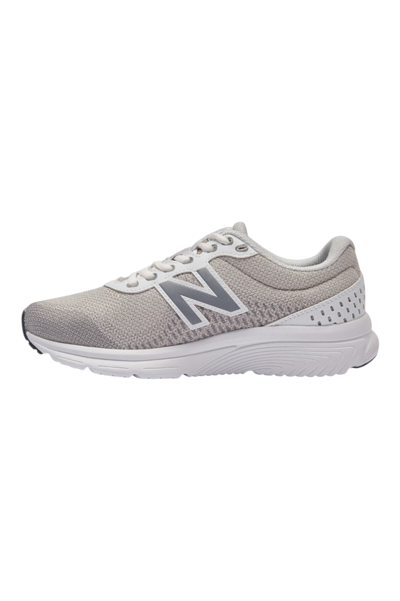 Sporline New Balance M411GI2 gri erkek koşu ayakkabısı, nefes alabilen file saya ve konforlu EVA taban tasarımı.