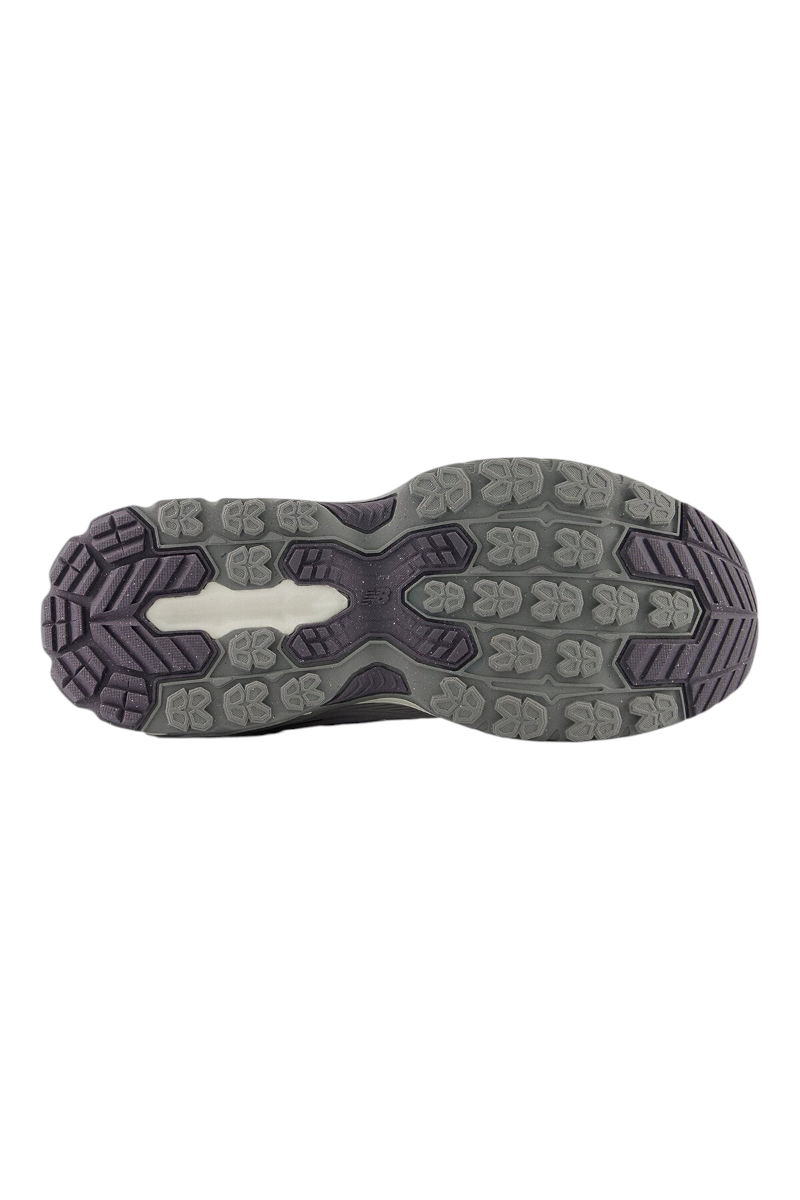 Sporline New Balance W4107ZS kadın spor ayakkabısının gri renkli, yüksek tutuş sağlayan kauçuk dış tabanı