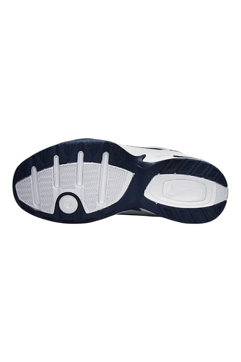 Sporline Nike Air Monarch IV erkek spor ayakkabısının beyaz ve lacivert renkli kauçuk dış taban detayı