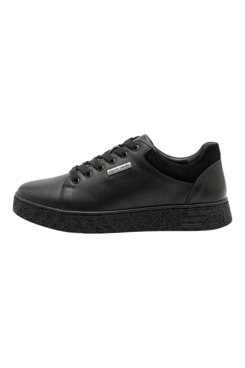Sporline Pierre Cardin siyah erkek sneaker, yan profil görünümü, dokulu taban ve şık deri detaylar.