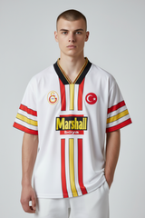 Sporline Puma Galatasaray 1998-1999 sezonu beyaz çocuk retro forma, polyester kumaş ve klasik Marshall sponsor logolu