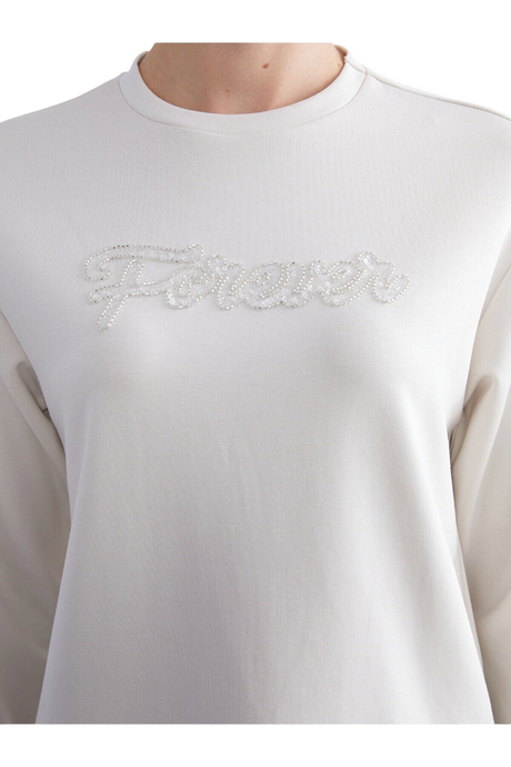 Sporline LC Waikiki açık gri renkli, üzerinde taş işlemeli Forever yazısı bulunan pamuklu kadın sweatshirt