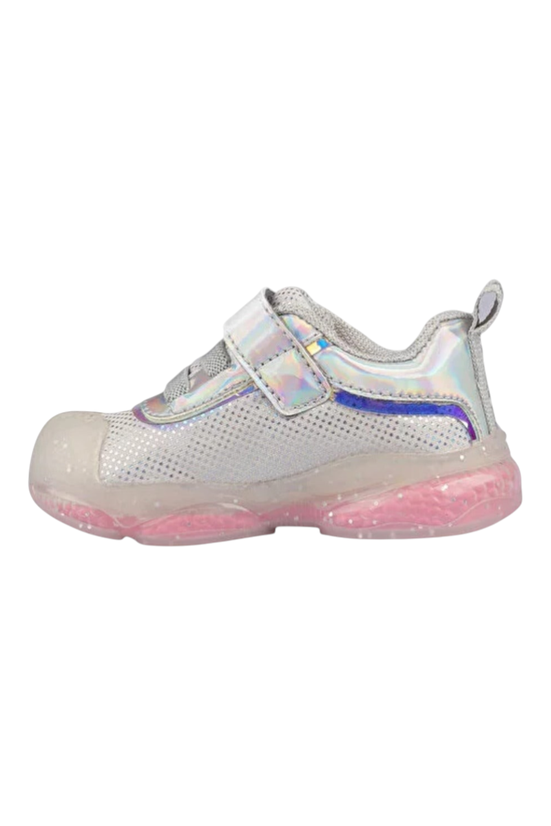 Sporline Vicco beyaz suni deri çocuk sneaker, yan profilden görünüm, parlak detaylı ve ışıklı tabanlı spor ayakkabı