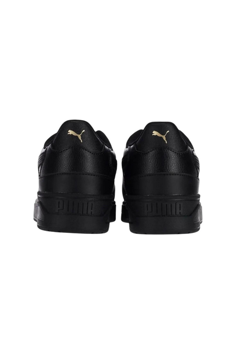 Sporline Puma Shuffle Downtown siyah unisex spor ayakkabı, topuk kısmında altın rengi Puma logosu ile arka görünüm