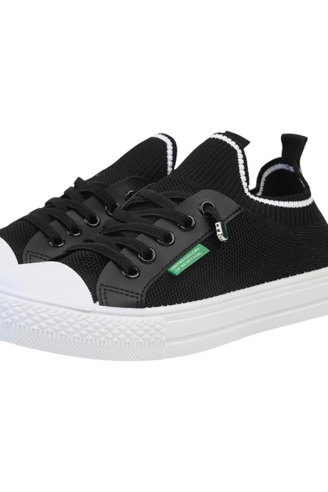 Sporline Benetton siyah triko kadın sneaker, beyaz tabanlı ve bağcıklı günlük spor ayakkabı modeli.