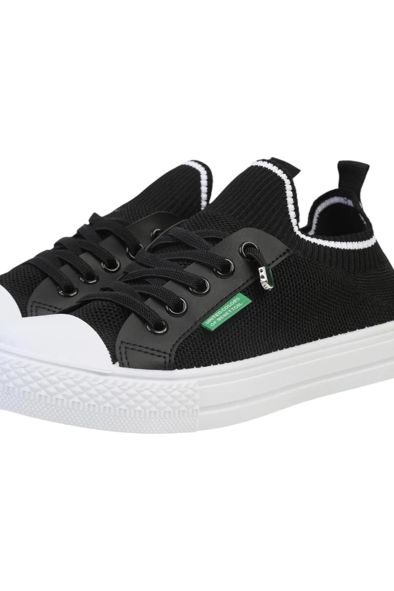 Sporline Benetton siyah triko kadın sneaker, beyaz tabanlı ve bağcıklı günlük spor ayakkabı modeli.