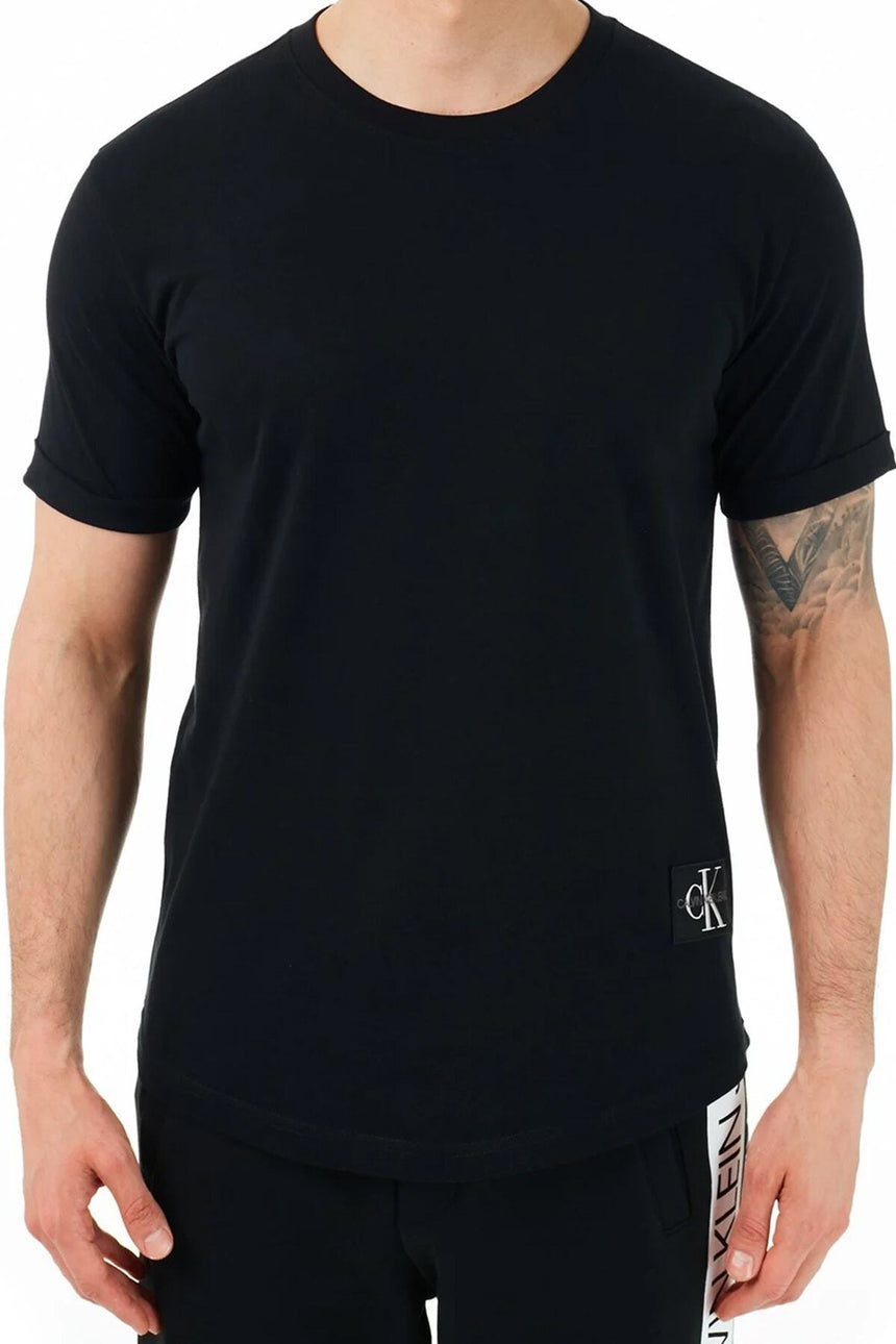 Calvin Klein Erkek BADGE TURN UP SLEEVE J30J323482 - Siyah