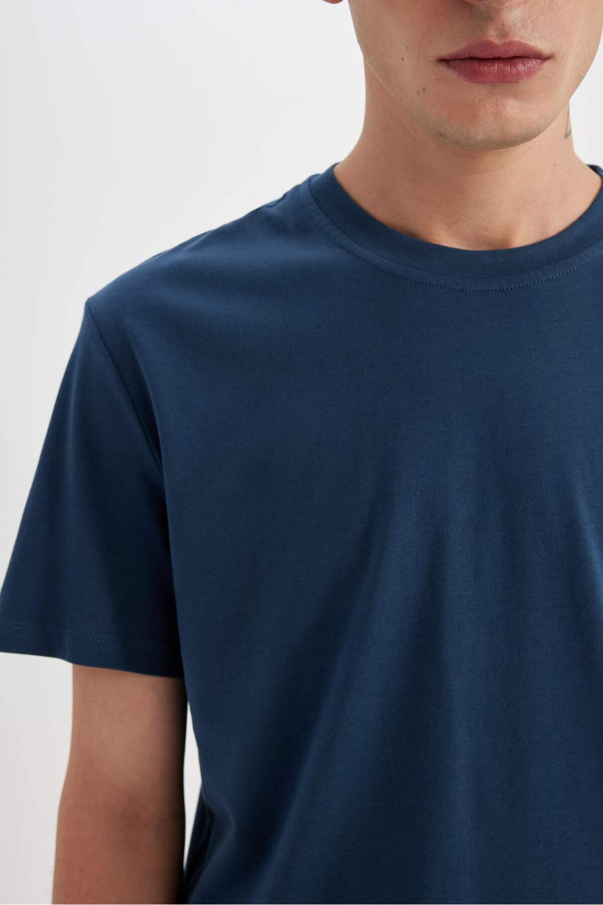 DeFacto Erkek T-Shirt V7699AZ - Koyu Lacivert