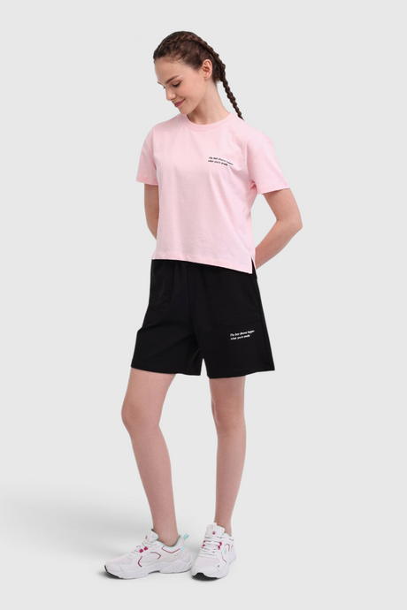 Sporline Lumberjack siyah pamuk polyester regular kesim kadın şort giyen model