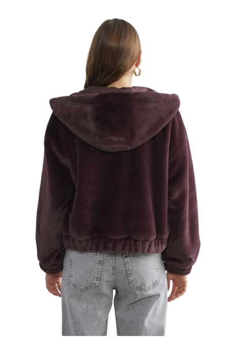 Sporline LC Waikiki koyu kırmızı, kapüşonlu, peluş dokulu, loose kesim kadın ceket, arka görünüm