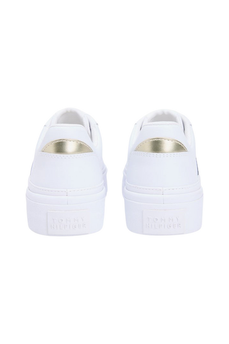 Sporline Tommy Hilfiger beyaz deri kadın sneaker ayakkabı, topuk kısmında altın detaylı arkadan görünüm