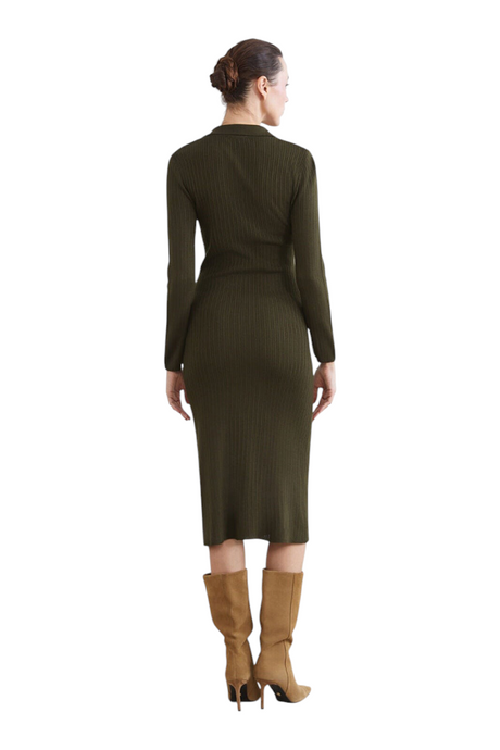 Sporline LC Waikiki koyu yeşil renkli, uzun kollu, triko dokulu midi kadın elbise arkadan görünüm