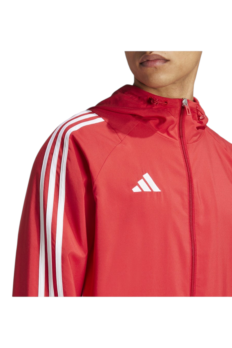 Sporline adidas kırmızı kapüşonlu erkek ceket, beyaz üç bant detaylı ve göğüs kısmında adidas logolu regular kesim