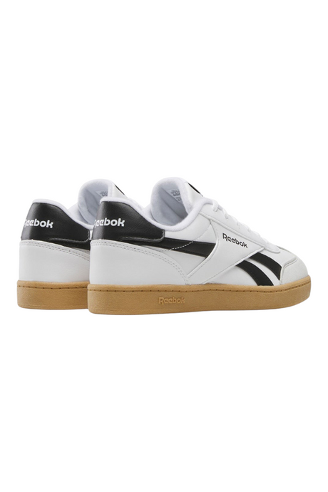 Sporline Reebok Smash Edge beyaz ve siyah deri erkek sneaker ayakkabı, sakız rengi tabanlı yan profil görünümü