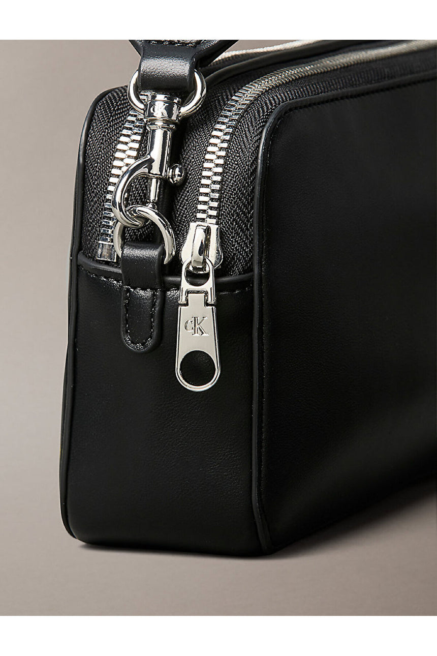 Calvin Klein Kadın WEBBING DOUBLE STRAP CAMERA BAG LV04F3165G - Siyah