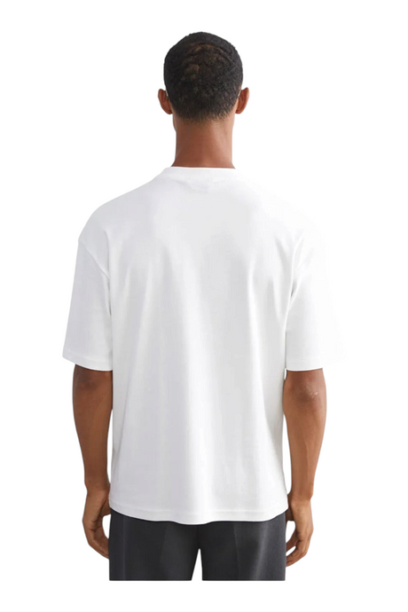 Sporline LC Waikiki erkek ekru renkli, %100 pamuklu, kısa kollu ve comfort kesim t-shirt arkadan görünümü
