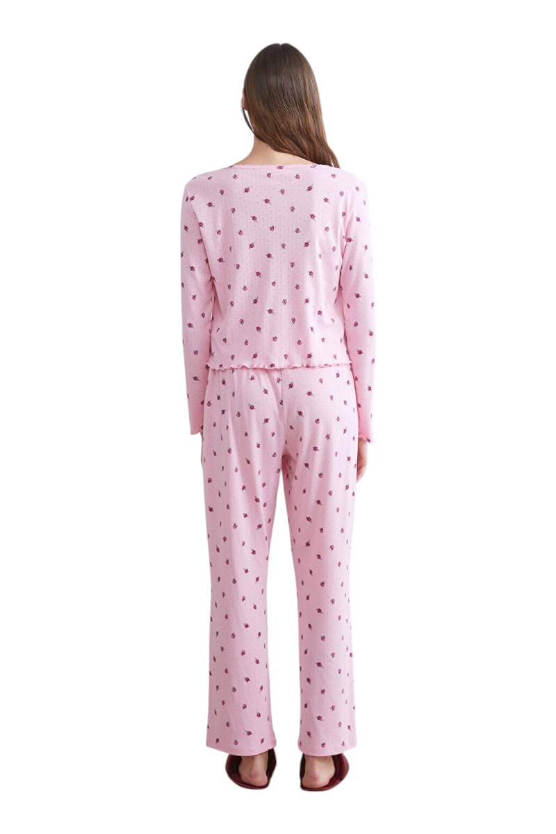 Sporline LC Waikiki açık pembe renkli, çiçek desenli, %100 pamuklu uzun kollu kadın pijama takımı arkadan görünüm