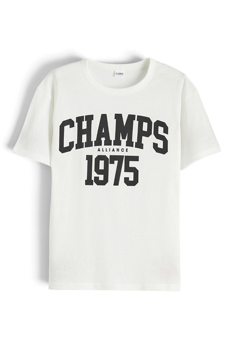 Sporline LC Waikiki ekru renkli, %100 pamuklu, ön kısmında Champs 1975 baskısı bulunan çocuk tişörtü