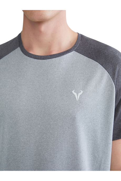 Sporline erkek açık gri kısa kollu pamuklu t-shirt, bisiklet yaka ve kontrast koyu gri kol detaylı tasarım