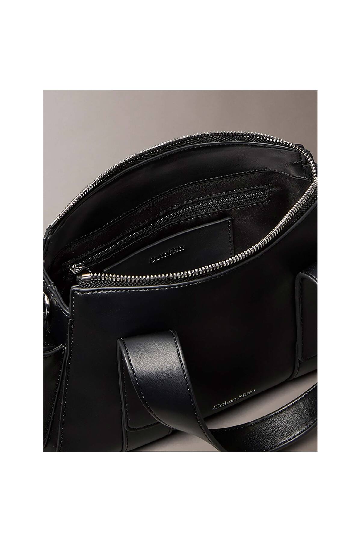 Calvin Klein Webbing Strap Pocket Bag Kadın Omuz Çantası LV04F3291G - Siyah