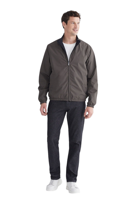 Sporline LC Waikiki erkek siyah regular kesim polyester mont giyen model